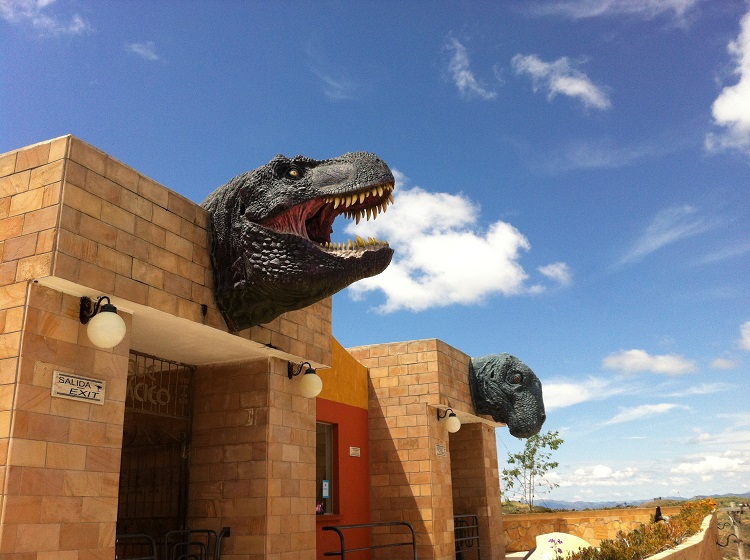 Sucre's Dinosaur Park and Footprints