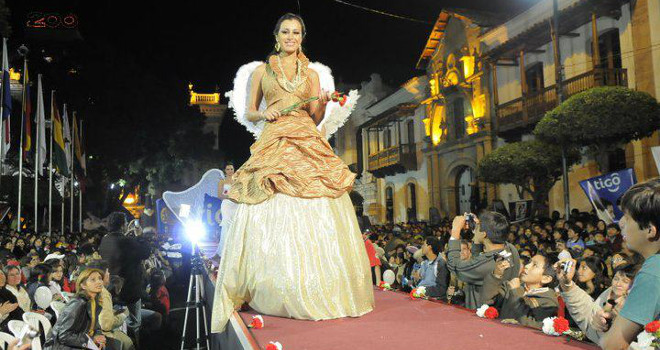 Textile Fashion Show in Plaza 25 de Mayo